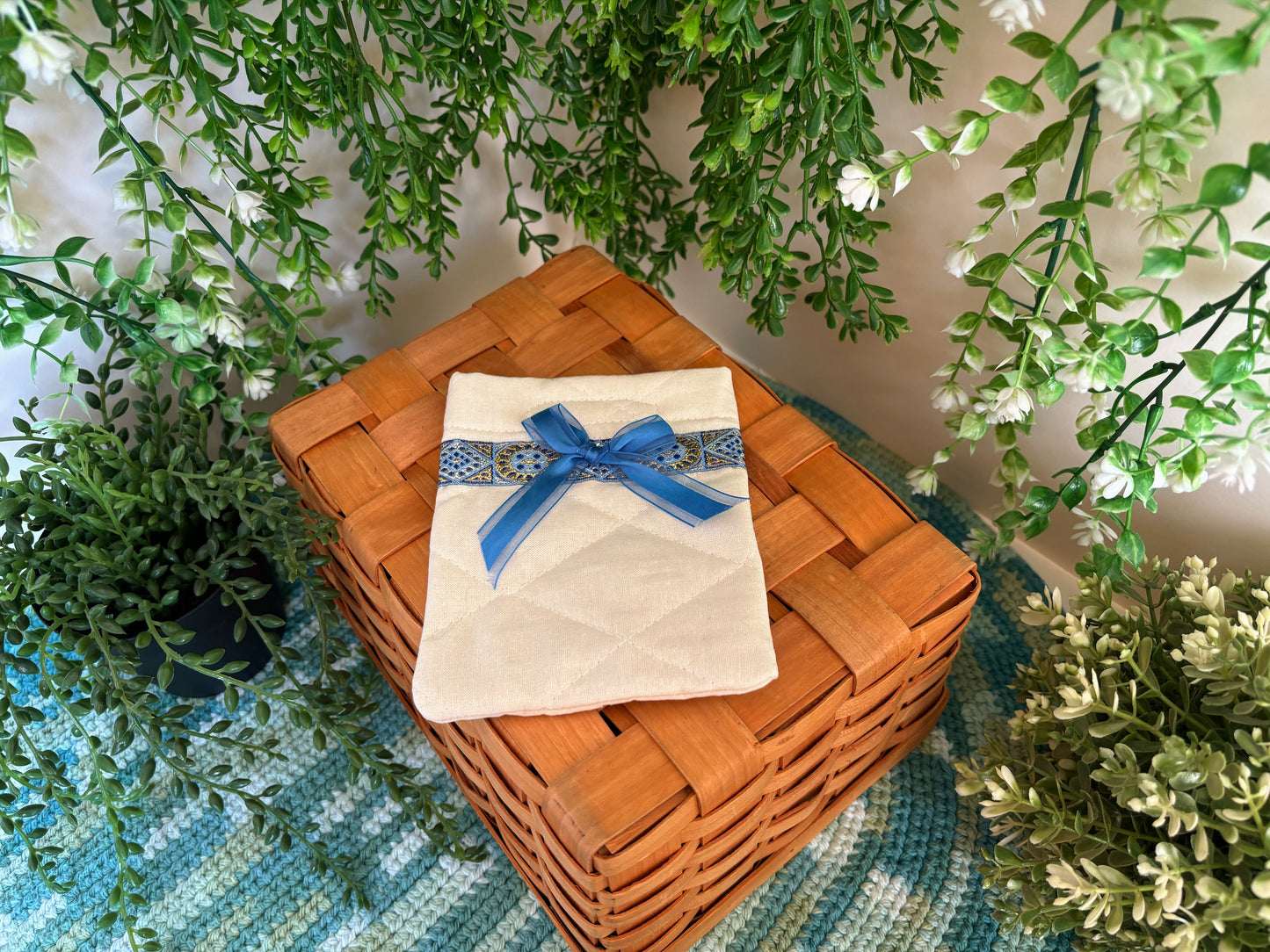 (1) White with Blue Bow Handmade Mini Pouch