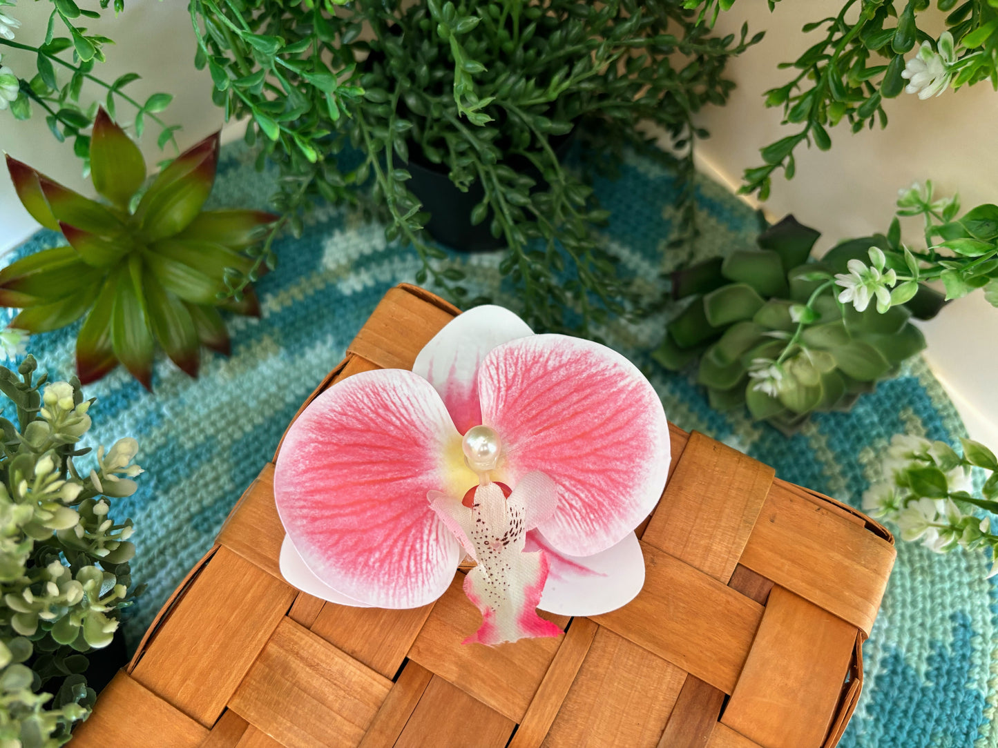 (1) Pink and White Flower Hair Pin