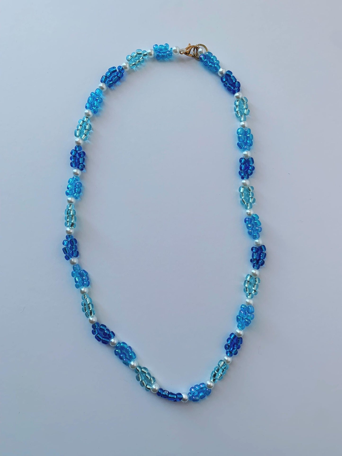 蓝色串珠项链